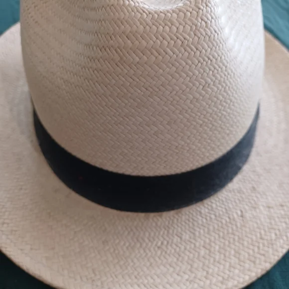 Trilby Style Hat Straw Fedora with Black Band Vacay Trends - Picture 9 of 10